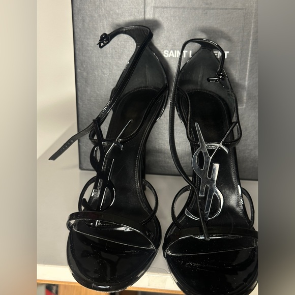Saint Laurent
Opyum YSL Patent Ankle-Strap Sandals, black, size 42 - Picture 6 of 11
